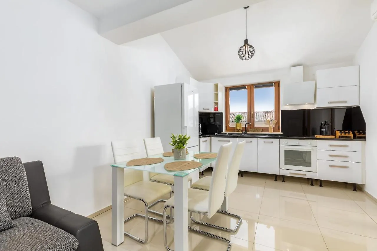 Apartment Bailey Pula 0*,  Croatia